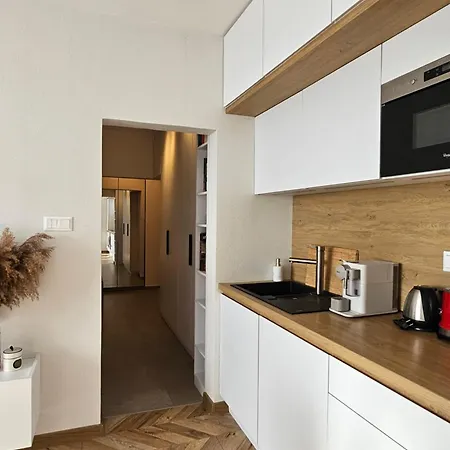 Lam Design Greenery Ac - Balcony * Bratislava