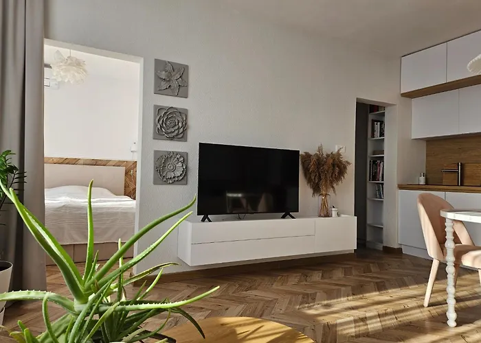 Lam Design Greenery Ac - Balcony Apartament *