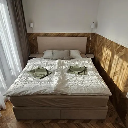 Lam Design Greenery Ac - Balcony Apartman *